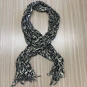 ✅ Women’s scarf